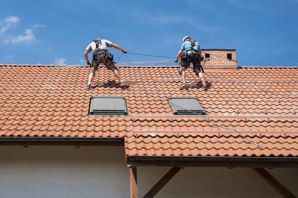 Choosing the Right Roof Replacement Service in Pelham